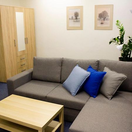 Blue Apartment In Beautiful English Style Garden With Atmosphere プラハ エクステリア 写真