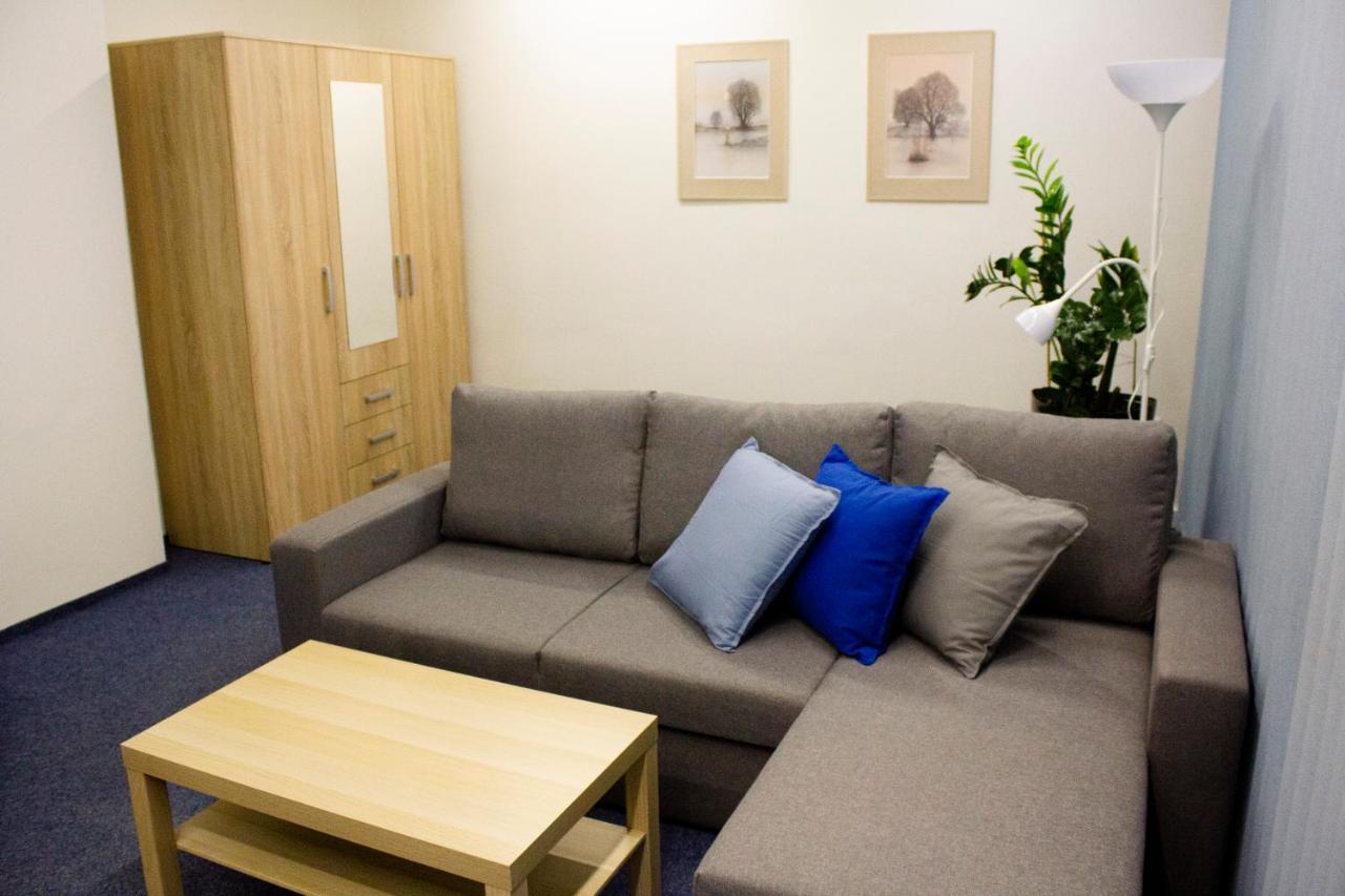 Blue Apartment In Beautiful English Style Garden With Atmosphere プラハ エクステリア 写真