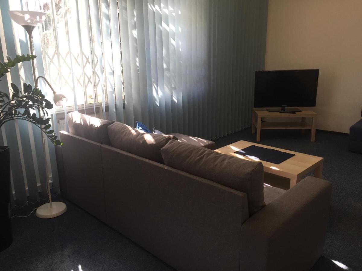 Blue Apartment In Beautiful English Style Garden With Atmosphere プラハ エクステリア 写真