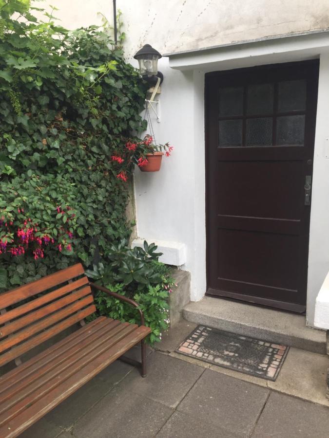 Blue Apartment In Beautiful English Style Garden With Atmosphere プラハ エクステリア 写真