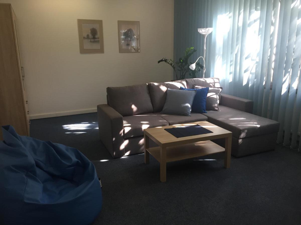 Blue Apartment In Beautiful English Style Garden With Atmosphere プラハ エクステリア 写真
