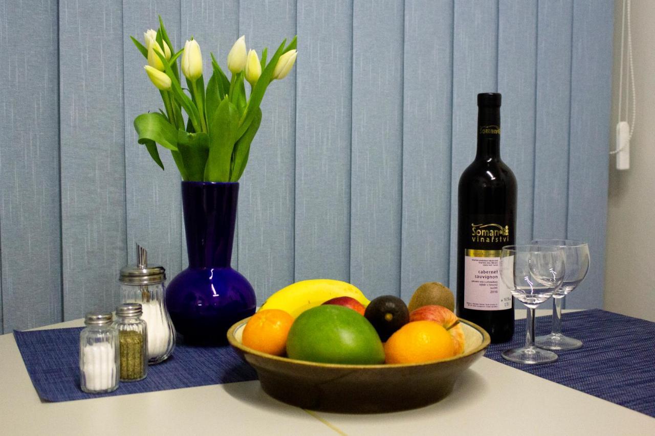 Blue Apartment In Beautiful English Style Garden With Atmosphere プラハ エクステリア 写真