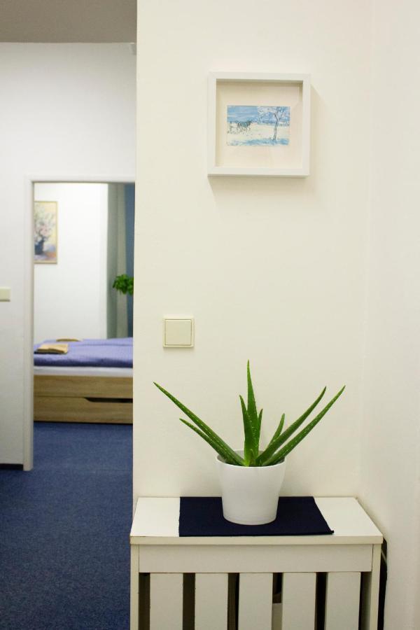 Blue Apartment In Beautiful English Style Garden With Atmosphere プラハ エクステリア 写真