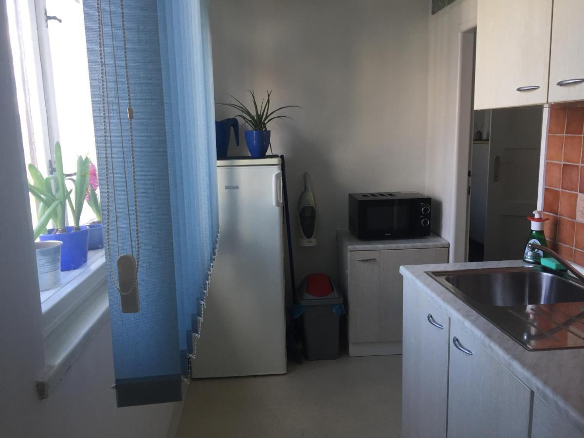 Blue Apartment In Beautiful English Style Garden With Atmosphere プラハ エクステリア 写真
