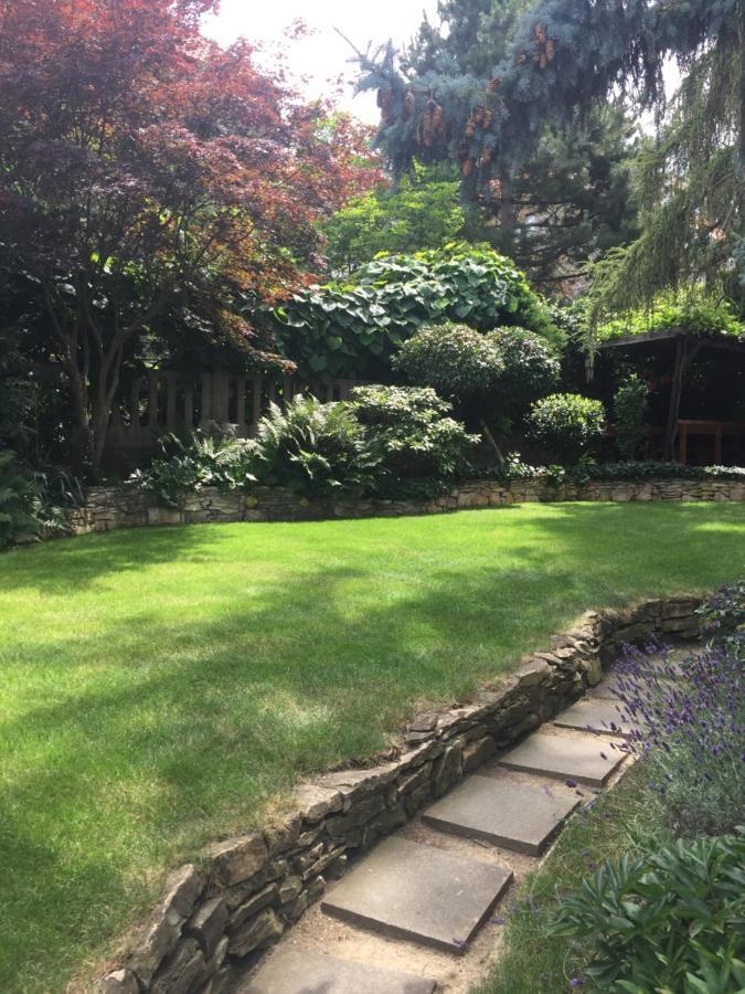 Blue Apartment In Beautiful English Style Garden With Atmosphere プラハ エクステリア 写真